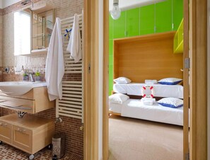 House, 2 Bedrooms, Smoking, Balcony | 2 bedrooms