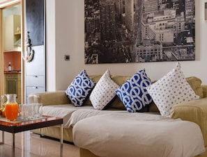 Maison, 2 chambres, fumeur, balcon | Aire de séjour | Console de jeux vidéo, livres