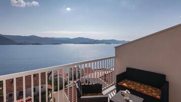 Apartment (One Bedroom Apartment with Terrace an) | Terrace/patio