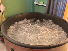 公寓 (One Bedroom Apartment with Terrace an) | 室内 SPA 浴缸