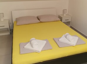 Apartment (One Bedroom Apartment with Terrace an) - Apartment Sutalo with Hot Tub (Slivno)