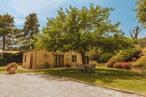 Outdoor dining - Maestrale - Relax and Nature among the hills of the Marche, Maestrale - Relax e Natura tra le collin (Monsampietro Morico)