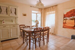 Dining - Maestrale - Relax and Nature among the hills of the Marche, Maestrale - Relax e Natura tra le collin (Monsampietro Morico)