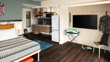 Studio, 1 King Bed, Kitchenette, Corner