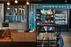 Restaurant - Moxy Halifax Downtown (Halifax)