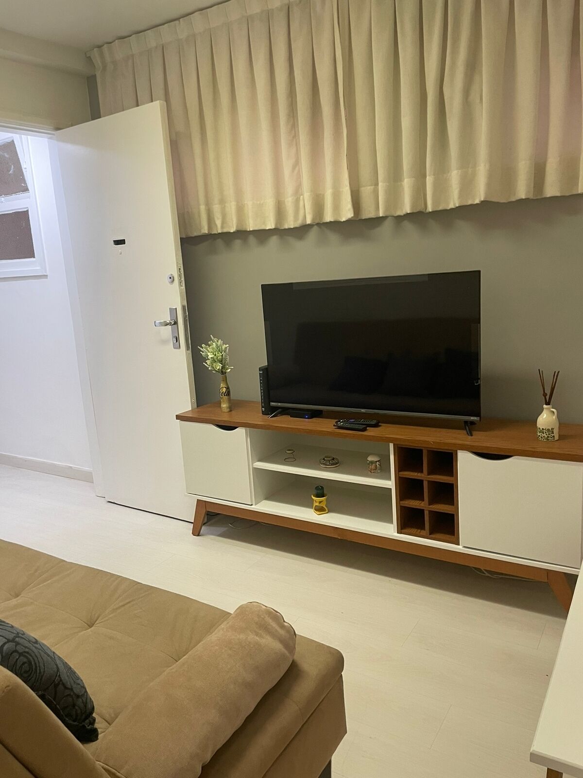 Apartamento | Área de estar | Smart TV