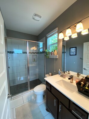 House, 2 Bedrooms, Smoking, Patio | Bathroom | Towels