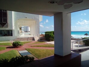 Room, Accessible, Smoking | Beach