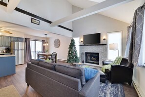 House, 3 Bedrooms, Fireplace | Room amenity - Dream Lakehouse Wfirepit Fireplace, Bbq, Wi-fi (Pocono Lake)