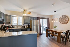 Dining - Dream Lakehouse Wfirepit Fireplace, Bbq, Wi-fi (Pocono Lake)