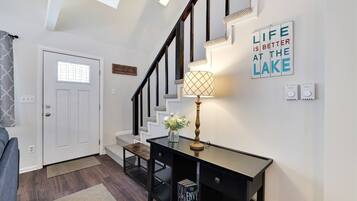 House, 3 Bedrooms, Fireplace | Hallway