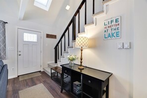 House, 3 Bedrooms, Fireplace | Hallway - Dream Lakehouse Wfirepit Fireplace, Bbq, Wi-fi (Pocono Lake)