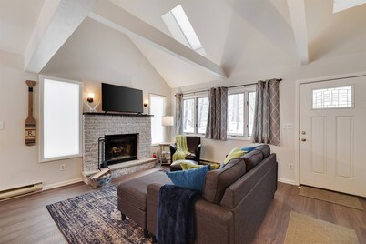 Dream Lakehouse Wfirepit Fireplace, Bbq, Wi-fi