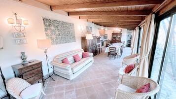 House, 2 Bedrooms, Smoking, Patio | Living area