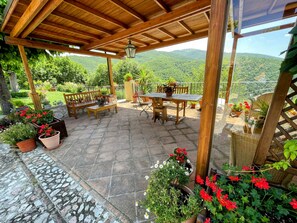 Loft, 2 slaapkamers, roken, terras | Buiten dineren