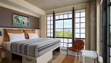 Escrivaninha, berço de viagem, Wi-Fi de cortesia, roupa de cama