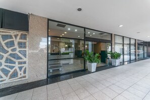 City Apartment | Lobby