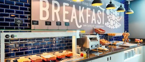 Desayuno buffet (EUR 17.9 por persona)