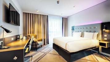Doppelzimmer, barrierearm (Barrier Free Room) | Schallisolierte Zimmer, kostenloses WLAN, Bettwäsche