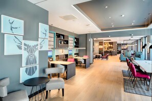 Lobby - Premier Inn Darmstadt City Centre (Darmstadt)