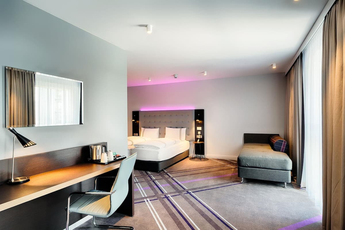 Zweibettzimmer, rollstuhlgeeignete Dusche | Schallisolierte Zimmer, kostenloses WLAN