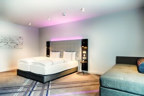 Twin Room, Roll-in Shower | Soundproofing, free WiFi