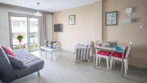 อพาร์ทเมนท์, 1 ห้องนอน, ระเบียง, วิวเมือง | บริเวณนั่งเล่น