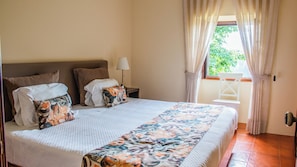3 bedrooms, desk, iron/ironing board, WiFi