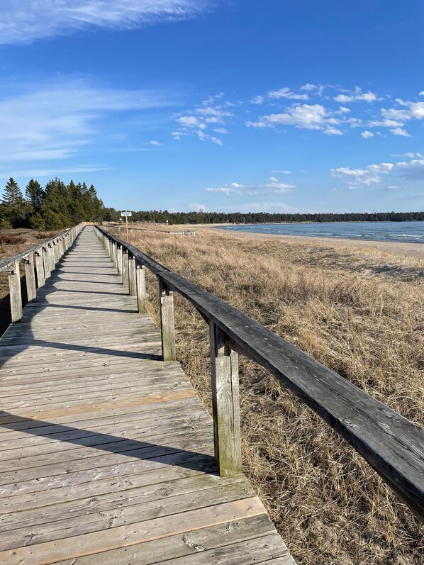Beach - 4 Bedroom Cottage On Manitoulin Island - Next to Sandy Beach! (Central Manitoulin)