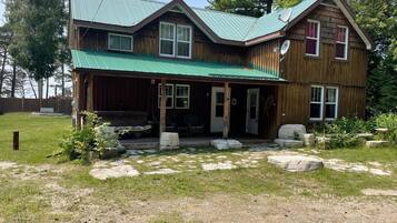 Maison, 4 chambres, patio, vue sur le lac | Extérieur