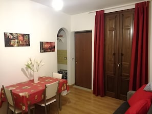 Departamento, 2 habitaciones, para fumadores, balcón | Restaurantes