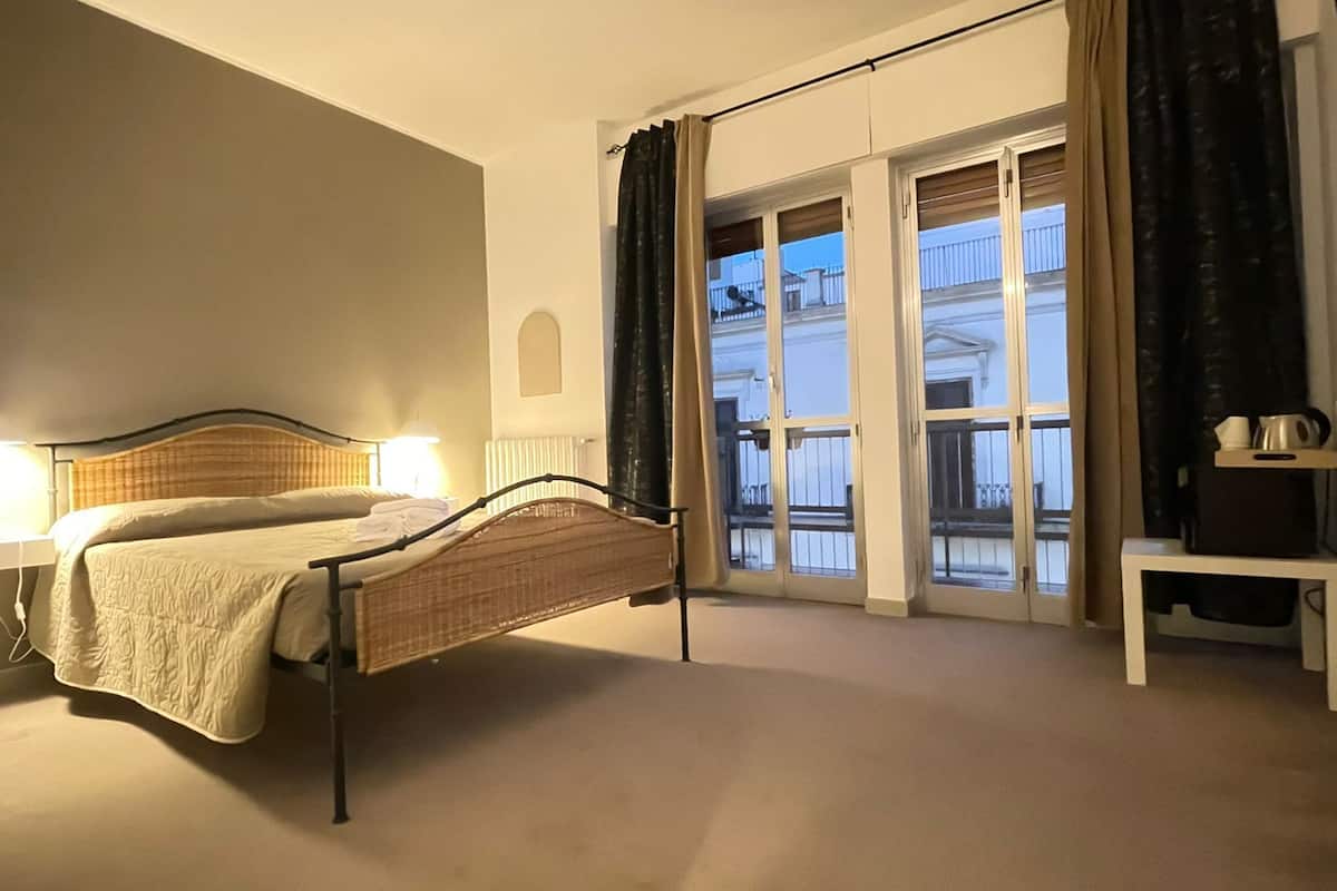 Premium bedding, down duvets, pillow-top beds, desk