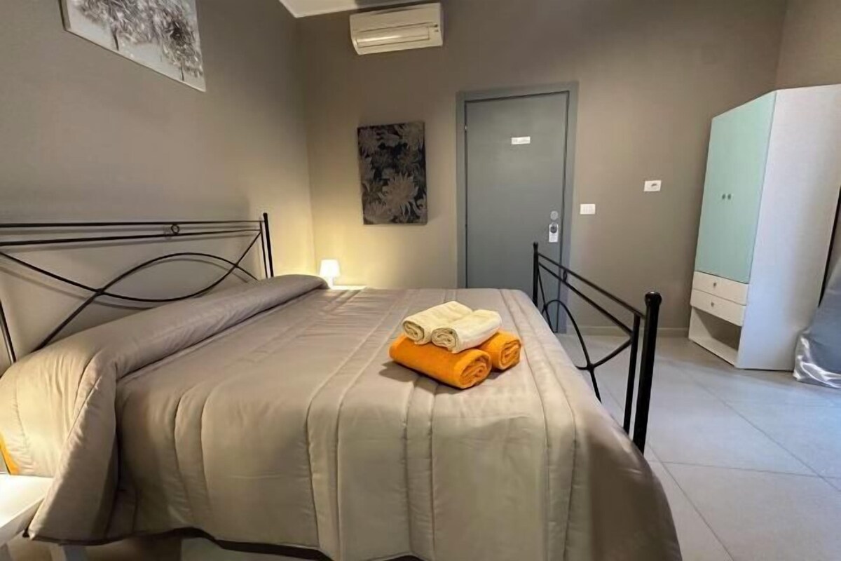 Premium bedding, down comforters, pillowtop beds, desk