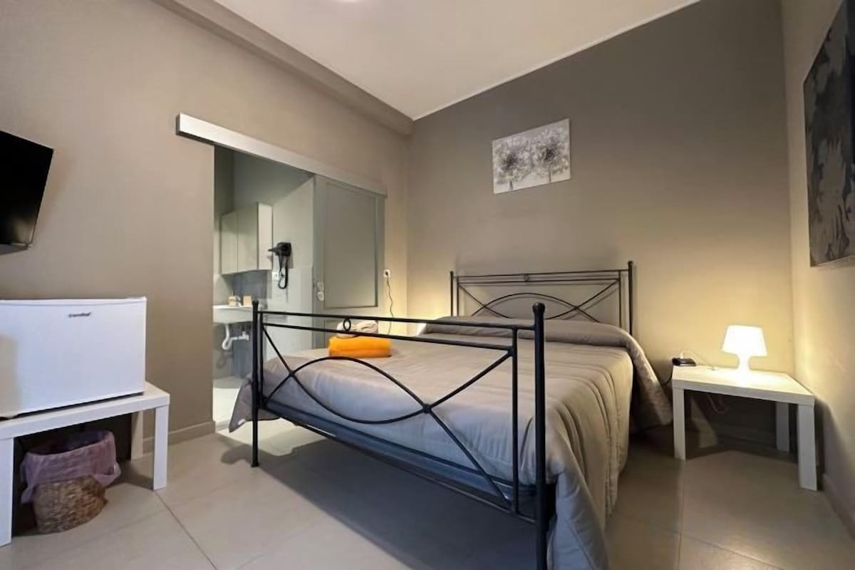 Premium bedding, down duvets, pillow-top beds, desk
