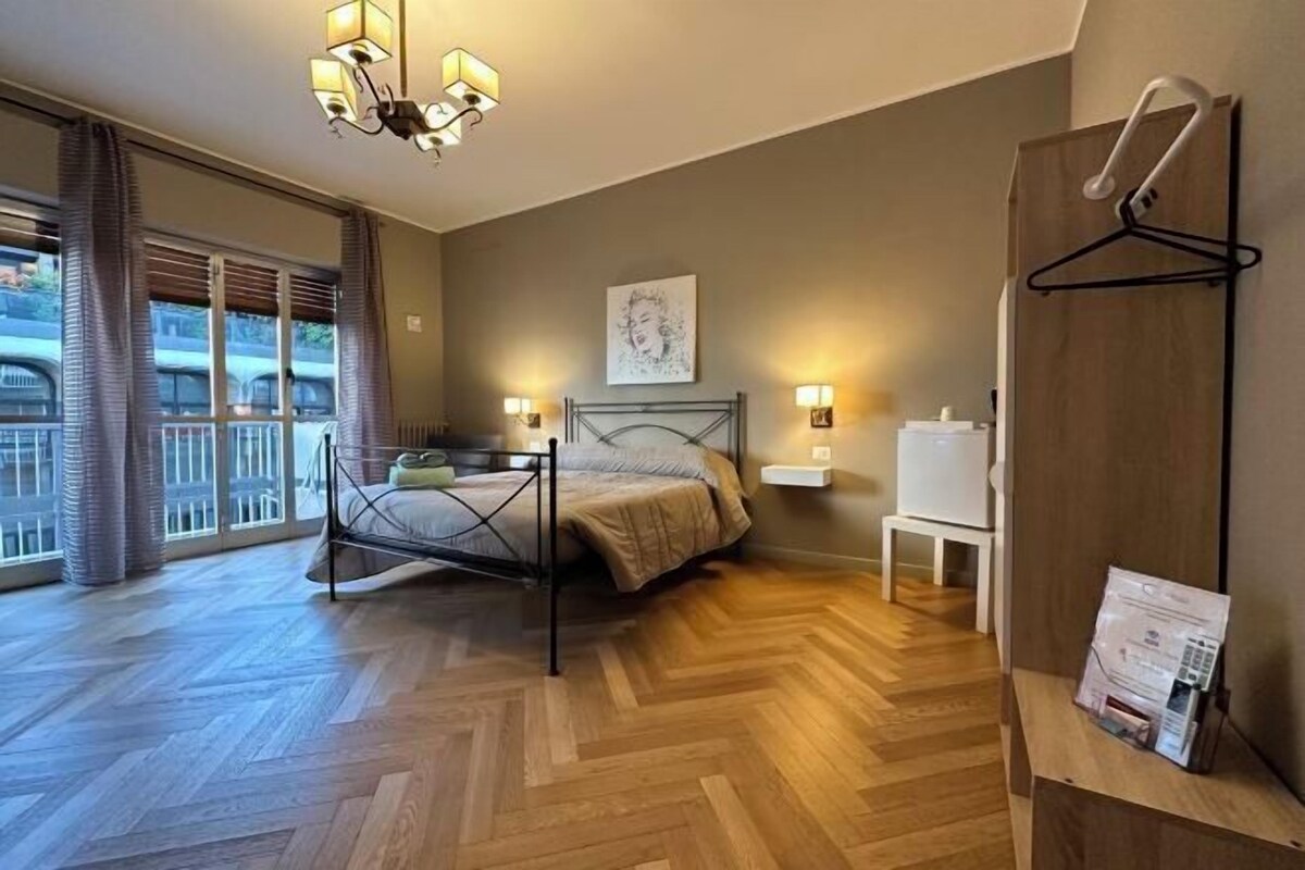Premium bedding, down comforters, pillowtop beds, desk