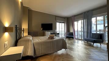 Premium bedding, down duvets, pillow-top beds, desk