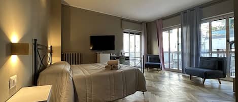 Luxury Room, 1 Bedroom, Balcony, City View | Premium bedding, down comforters, pillowtop beds, desk