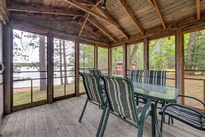Dining - Private Dock + Screened Porch: Echo Lake Cabin (Mercer)