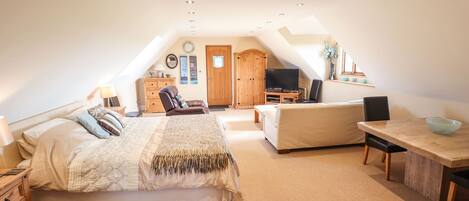 1 bedroom, individually decorated, individually furnished, free WiFi