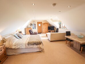 1 bedroom, individually decorated, individually furnished, free WiFi