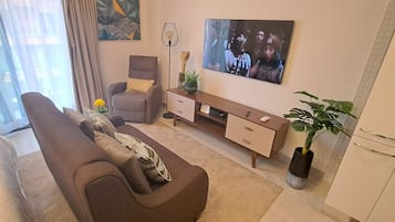 Deluxe Studio Suite | 1 bedroom, free WiFi, bed sheets