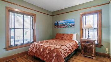 3 bedrooms, desk, iron/ironing board, WiFi