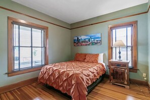 3 bedrooms, desk, iron/ironing board, WiFi