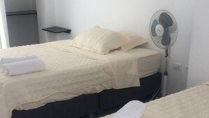 Basic Twin Room | Free WiFi - Hotel Inkayacu Paracas (Paracas)