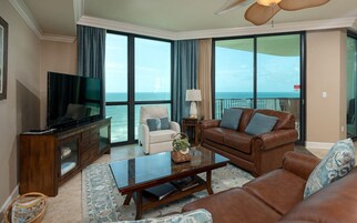 Condo, 2 Bedrooms | Living area