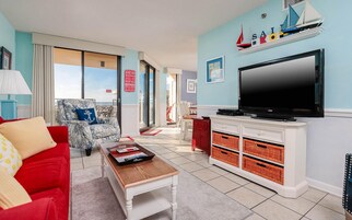 Condo, 1 Bedroom | Living area