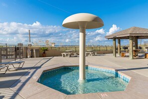 Outdoor dining - Phoenix IV by Brett Robinson Vacations (Orange Beach)