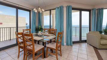 Condo, 3 Bedrooms | Dining