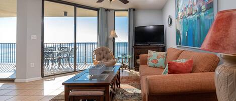 Condo, 3 Bedrooms | Living area