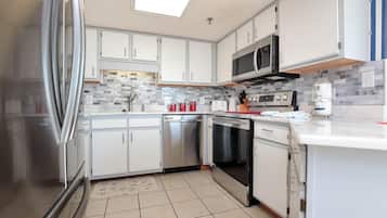 Refrigerador, horno, cafetera/tetera